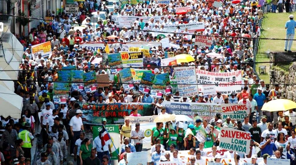Marchan en contra de la Explotación de la Loma Miranda